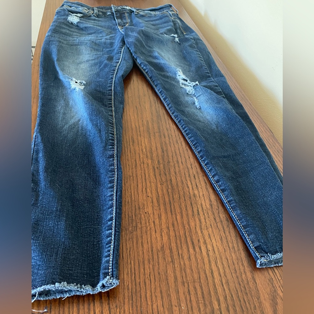 Women’s Levi’s Denizen Modern Ankle Skinny Jeans size 6/28. Frayed hem